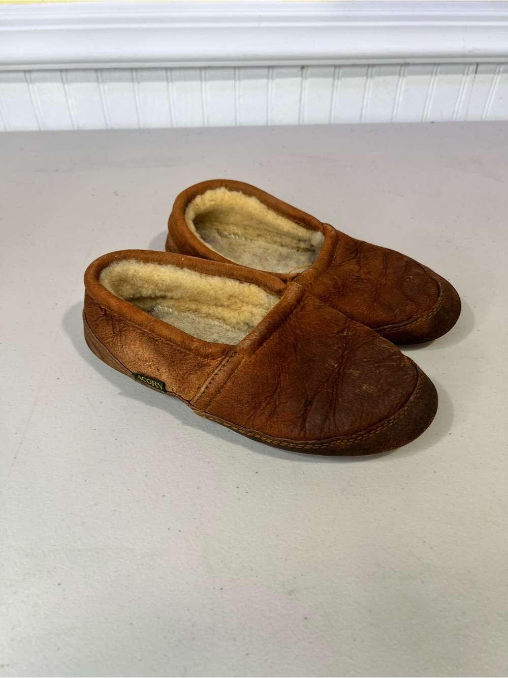 Acorn Women’s Brown Shearling-Lined Slip-On Slippers